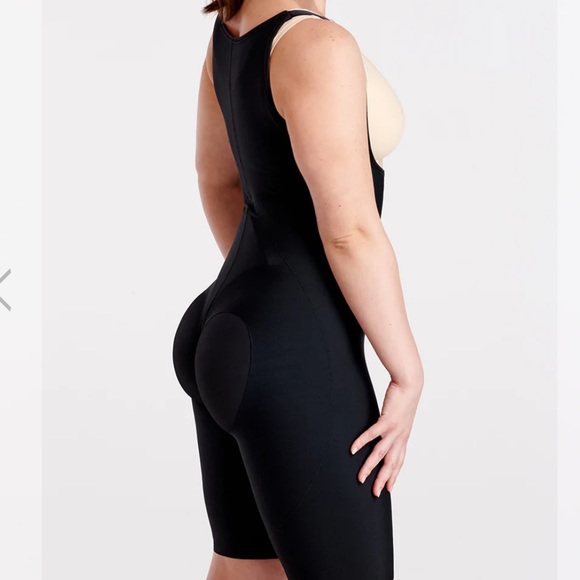 Brazillian BL compression recovery garment w/ pee hole - Picture 3 of 4